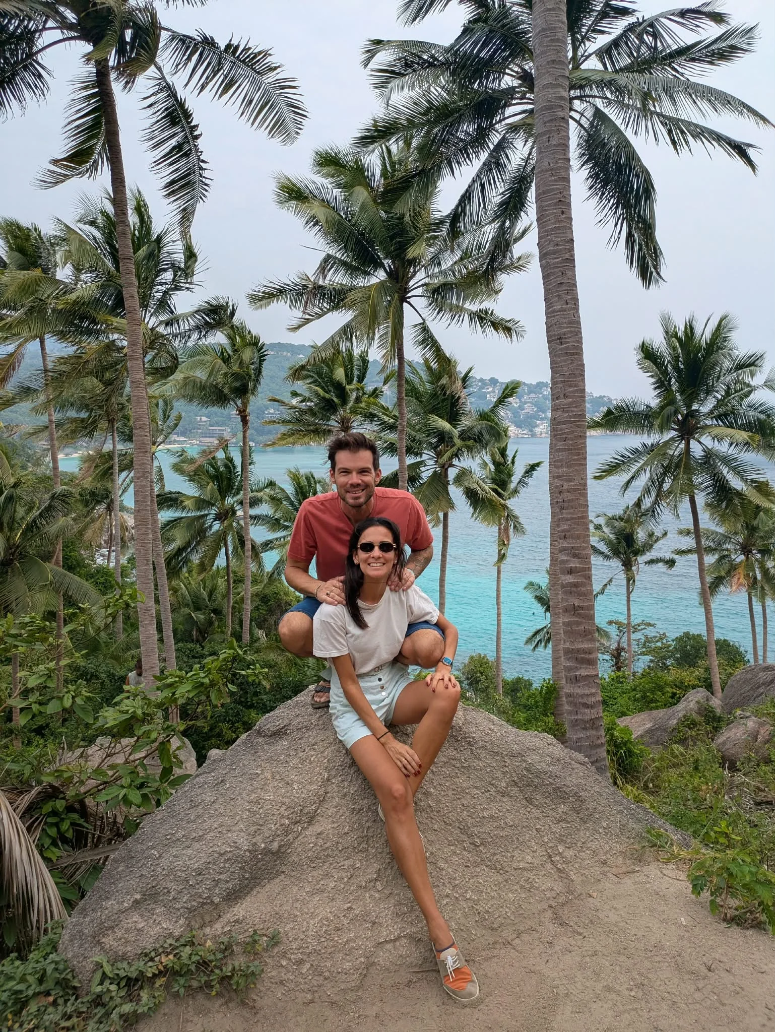 Alejandro y Candela viajando por el Sudeste Asiático