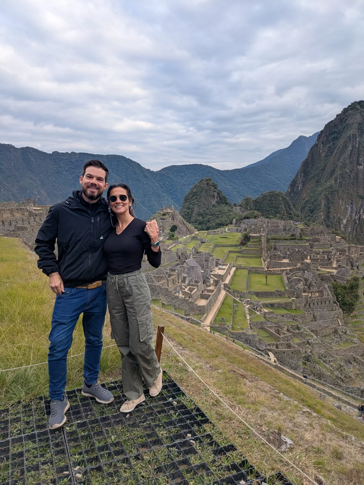 Álex y Candela de Zero Meridian en Machu Picchu